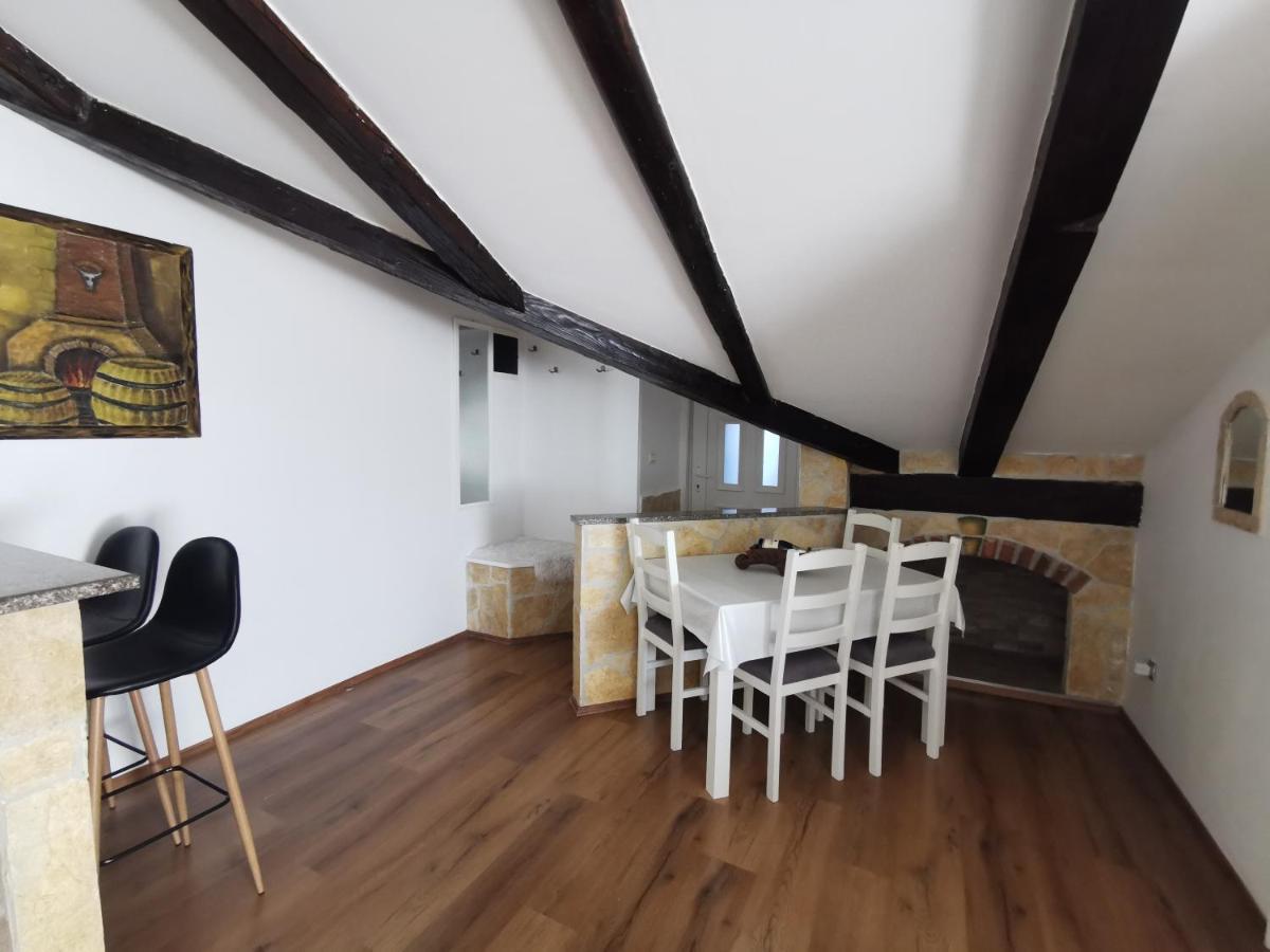 Loft Apartment Pula Exteriér fotografie