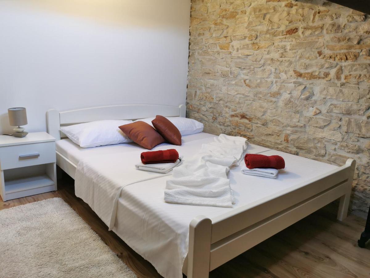Loft Apartment Pula Exteriér fotografie