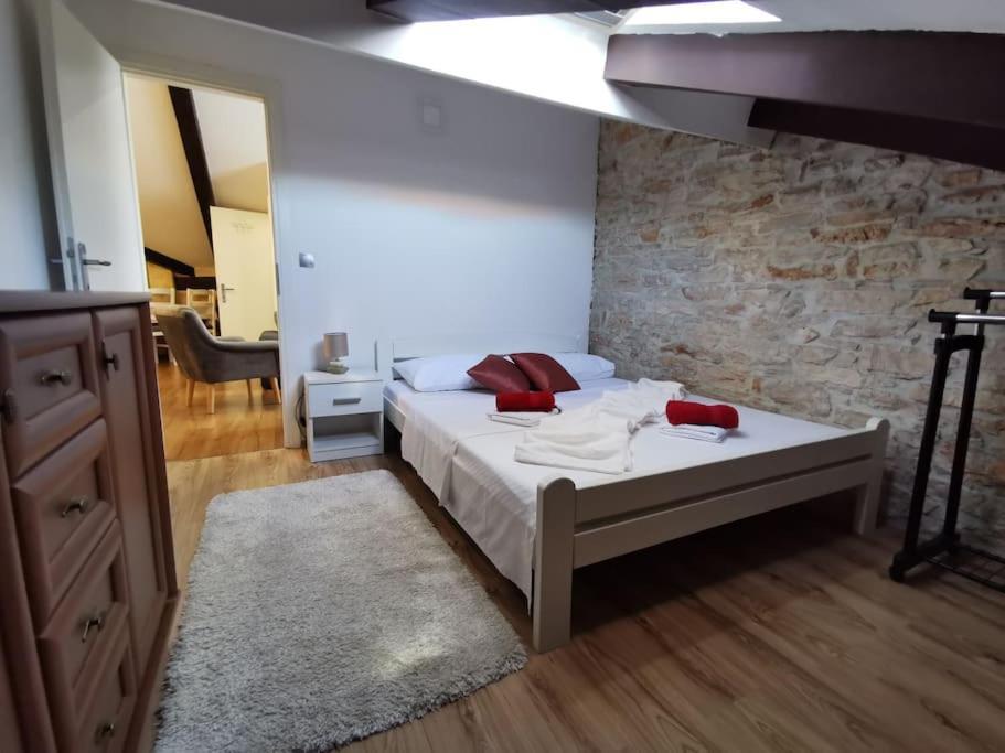 Loft Apartment Pula Exteriér fotografie