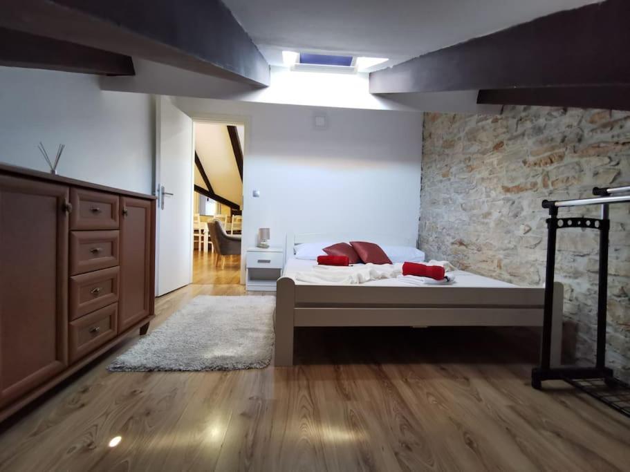 Loft Apartment Pula Exteriér fotografie