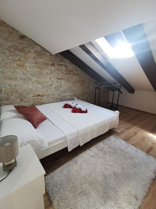 Loft Apartment Pula Exteriér fotografie