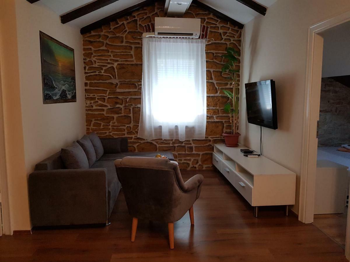 Loft Apartment Pula Exteriér fotografie
